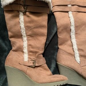 Boots size 7 wore a couple of times good condition